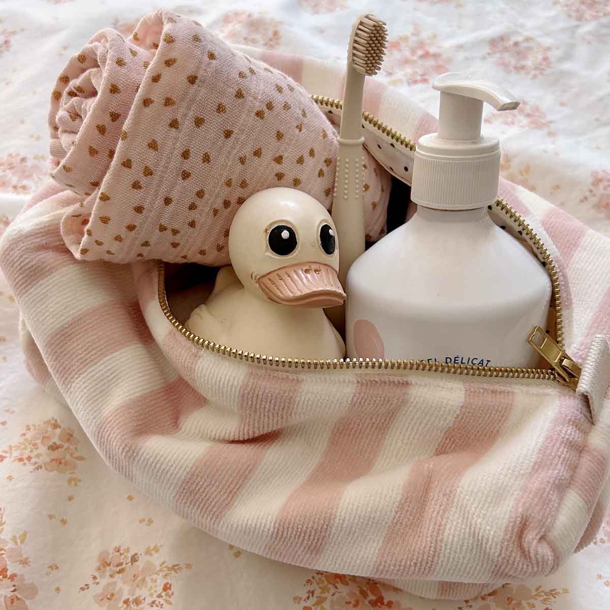 Rose in April - Wash bag (Vic terry)