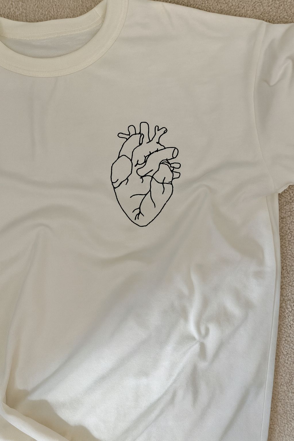 Minimalist Heart Line Art Embroidered T-Shirt — Relaxed Fit Cotton Tee