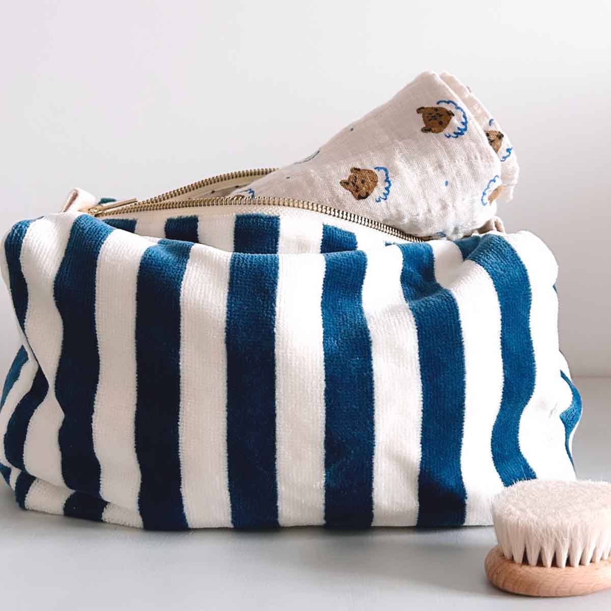 Rose in April - Wash bag (Vic terry)